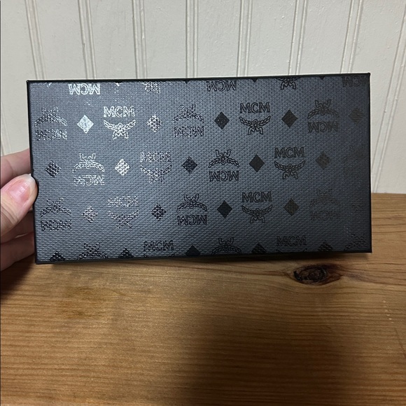 New MCM Long Wallet - Picture 6 of 7